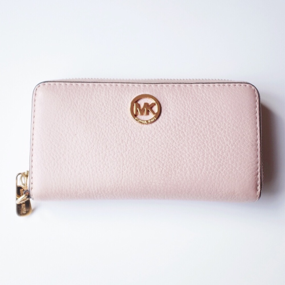 Michael Kors Blush Wallet
